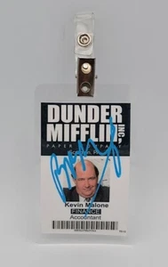 BRIAN BAUMGARTNER "KEVIN MALONE" FIRMA OFICINA NOMBRE INSIGNIA CERTIFICADO DE AUTENTICIDAD - Imagen 1 de 2