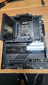 Carte mère ASUS ROG Crosshair X670E Hero AMD AM5 DDR5 WiFi 6E ATX - LIRE - Photo 1/12