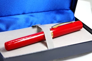 BEXLEY 58 FOUNTAIN PEN IN ENGINE RED   18K MEDIUM NIB NEW/BOX   6'' LONG - Picture 1 of 13