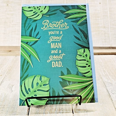 Tarjeta de felicitación Hallmark Día del Padre para Hermano Hojas Verdes Dorado Foto 1 de 4