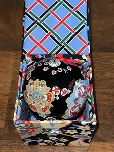 Vera Bradley Versailles NATALE PALLA DI VETRO ORNAMENTO 2010 ricordo confezione regalo NUOVO - Foto 1 di 4