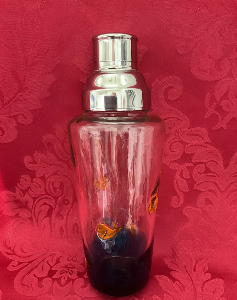 FLAWLESS Unique 5 FISH SWIMMING IN SEA Optic Fused Glass COCKTAIL MARTINI SHAKER - Image 1 of 4