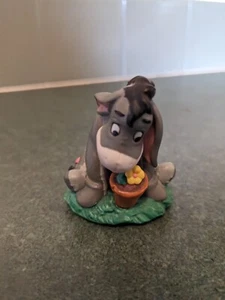 Disney Porzellan Premiere Edition Eeyore Figur Miniatur Blume 2,5" groß - Bild 1 von 5