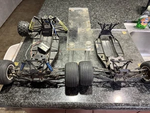 (2) Vintage Duratrax Evader ST 1/10 Stadium Truck Rollers/ Parts Truck !! - Picture 1 of 15