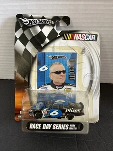 Hot Wheels Nascar Mark Martin #6 Pfizer 1:64 Diecast - Imagen 1 de 3