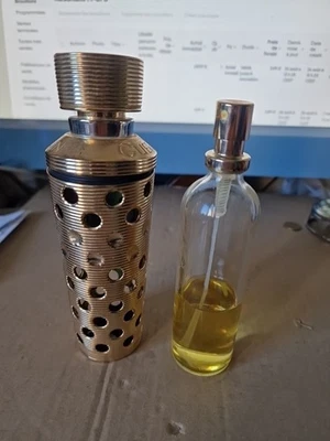  Eau de toilette  entamé de moitié  + son flacon d'habillage - Photo 1/4