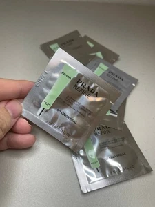 9x Prada Beauty Refine Blurring Extending Face Primer 1mL Each packet - Picture 1 of 3