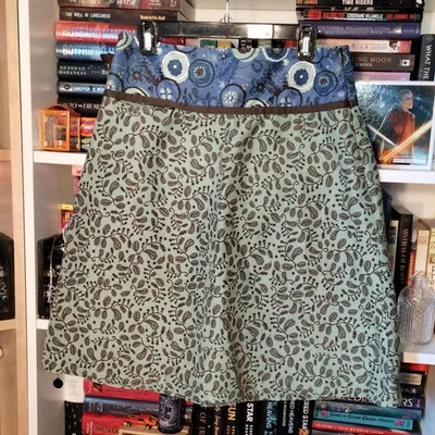 Size 8 ISIS Brand Blue, green and brown skirt. Floral nature patterns. Pocket - Image 1 of 4