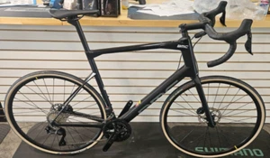 2023 BMC Roadmachine FIVE 105 Di2 Carbon Road Bike 61cm $4500 - Picture 1 of 14