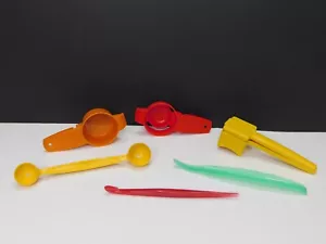 Tupperware Utensili Lotto 6 Pelapatate Baller Burro Up Setaccio Corer Separatore Uova - Foto 1 di 24