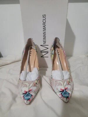 Bombas Neiman Marcus Foto 1 de 4