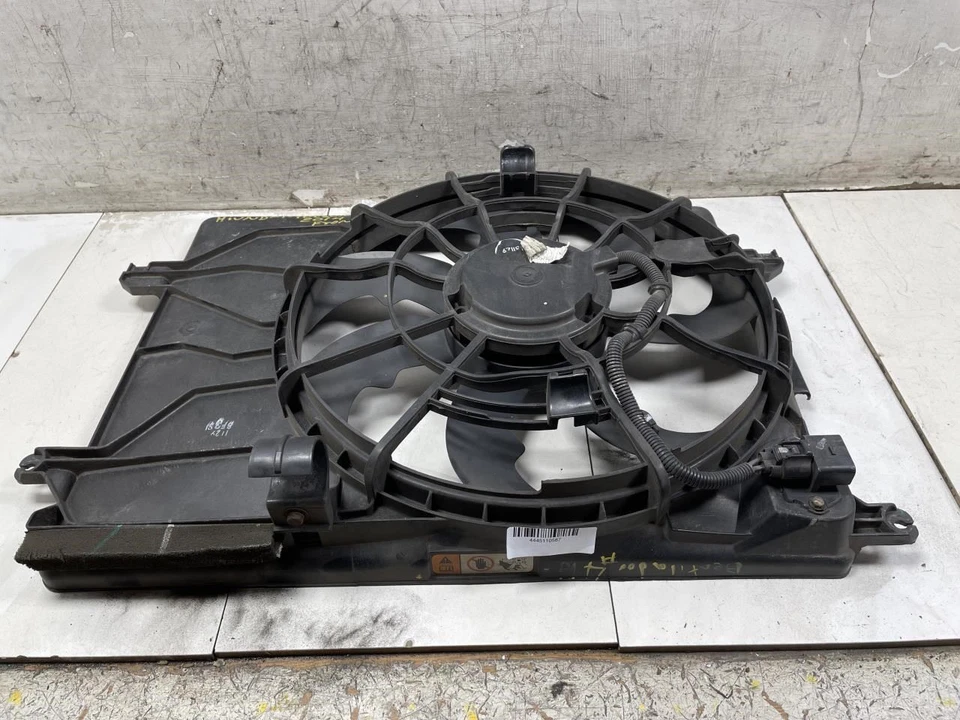 2014 HYUNDAI TUCSON GLS RADIATOR FAN MOTOR ASSY OEM+ - Image 1 of 4