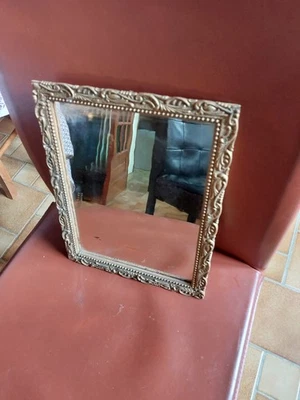 Ancien miroir avec cadre doré ornemental vintage - Photo 1/4