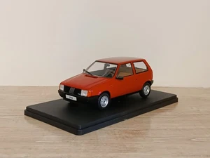 Fiat Uno 1983 Rouge 1/24 Whitebox 124257 - Imagen 1 de 3