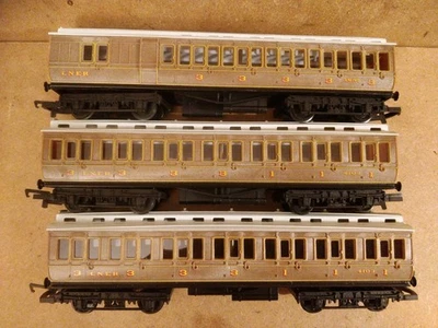 3 Hornby LNER Clerestory Coaches - 00 Gauge. - Image 1 of 4