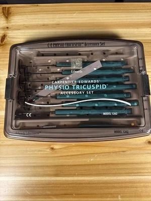 Carpentier-Edwards  Model 1262 PHYSIO TRICUSPID Accessory Set - Image 1 of 2