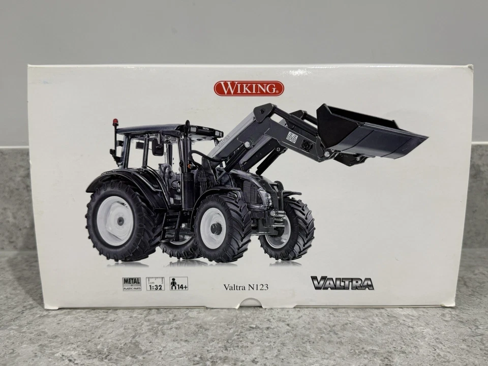 Wiking - Valtra N123 Tractor w/Loader & Bucket - 1:32 Scale - 7327 - New/Mint - Image 1 of 4