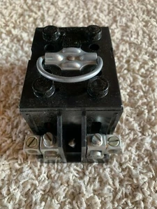 NOS GENERAL SWITCH CORP 30AMP 120/240V FUSE BLOCK AND PULLOUT CAT NO 603 - Picture 1 of 11
