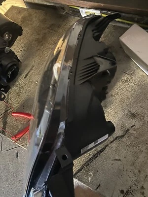 Faros proyectores Anzo 121228 2004-2008 Mazda 3 sedán con halo negro Foto 1 de 4