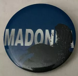 Madonna 1991 Niño Juguete Pin Botón Insignia 1 1/2" Botón Intercambio DE COLECCIÓN Nuevo ❤️😎 - Imagen 1 de 3