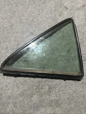 Janela de vidro de ventilação traseira direita lateral passageiro Toyota Camry 2015-2017 fabricante de equipamento original - Imagem 1 de 4