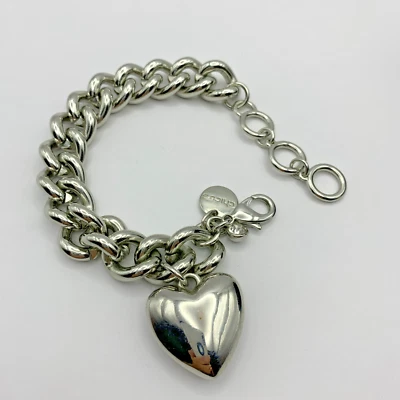 Pulsera de cadena tono plata Chico’s con dije de corazón B4-83 Foto 1 de 4