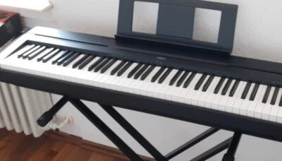 E-Piano Digitales Piano Yamaha P-45B 88-Tasten mit Pedal und Ständer wie neu - Bild 1 von 3