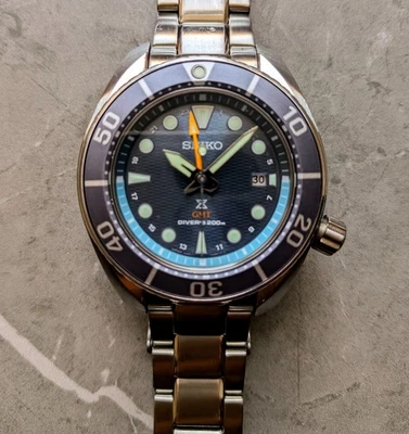 Reloj de buceo Seiko Prospex Solar GMT (SFK001J1) - Casi nuevo Foto 1 de 4