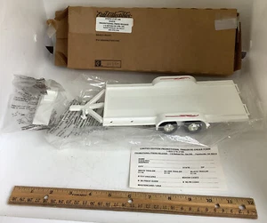 Ertl - Vintage Flatbed Implement Trailer White RARE Promotional Release 62-4405 - Picture 1 of 5