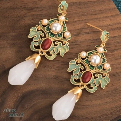 Pendientes colgantes de perlas de jade con flores en tono dorado joyas de boda regalos Foto 1 de 4