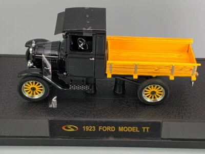 1/32 Scale Diecast Signature Models 1923 Ford Model TT Truck D0421 LZ - Image 1 of 4
