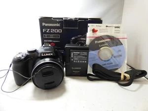 Panasonic FZ200 12,1MP con scatola originale. Il numero di otturatori è 2,5K. funziona benissimo. - Foto 1 di 9