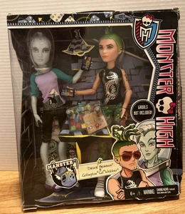 Monster High Manster 2013 Deuce Gorgon & Gillington Gil Webber nuevo en caja dañado - Imagen 1 de 8
