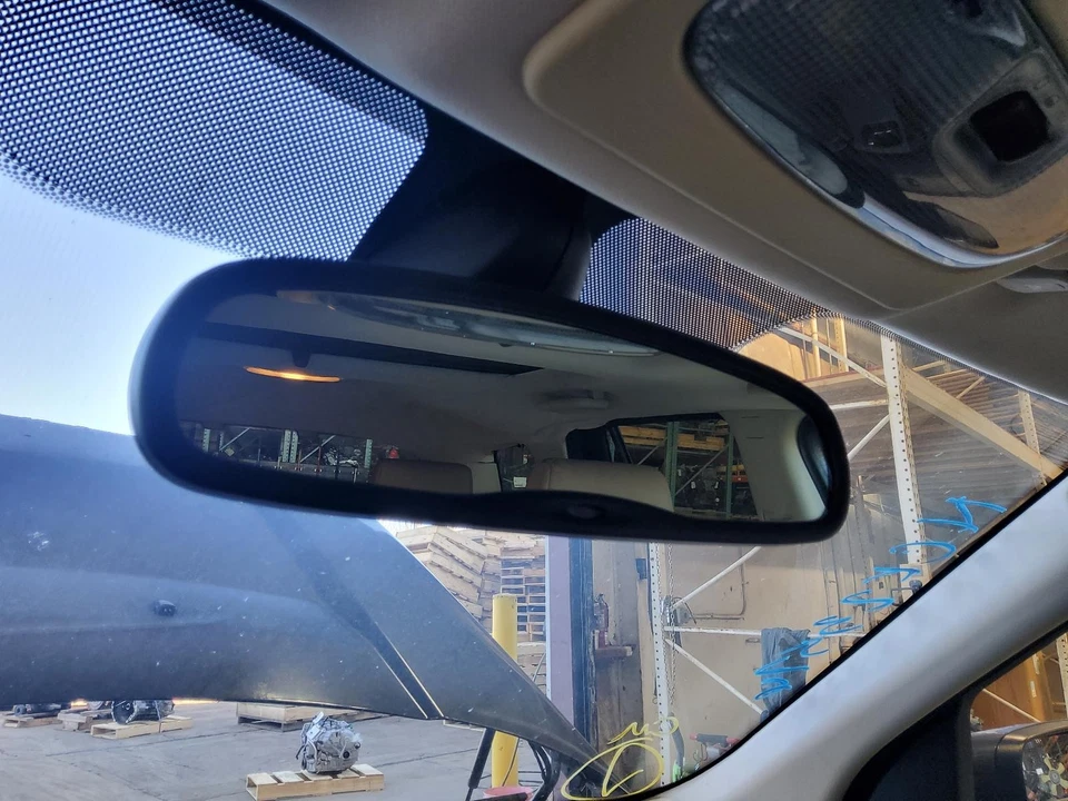 Used Front Center Interior Rear View Mirror fits: 2013 Land rover Lr2 automatic - Image 1 of 4