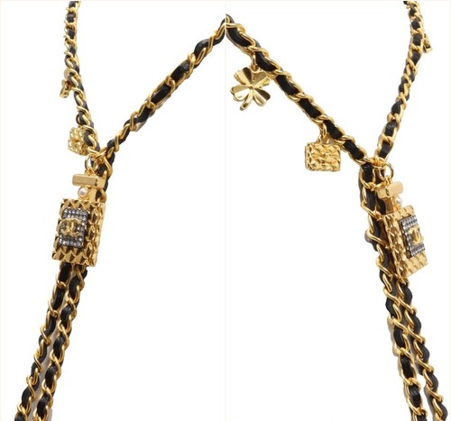 Collana CHANEL Icona Charm L20 C Incisione GP Pelle Strass Perla con Scatola