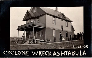 1909 vera foto cartolina ciclone relitto danni alla casa ad Ashtabula, Ohio KL9 - Foto 1 di 2