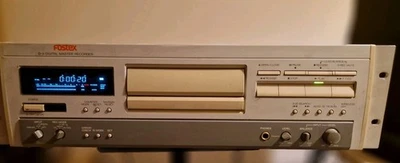 Fostex D-5 Digital Master Recorder DAT + Remote Control – Excellent Condition - Image 1 of 4