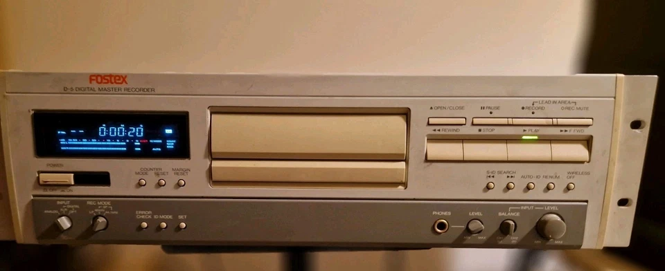 Fostex D-5 Digital Master Recorder DAT + Remote Control – Excellent Condition - Image 1 of 4