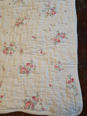 Funda de almohada The Farmhouse Rachel Ashwell King acolchada rosa rojo rosa Foto 1 de 4