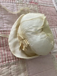 Sweet Vintage Yellow Doll Bonnet - Picture 1 of 10