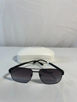 Gafas de sol de aviador Calvin Klein CK22114S para hombre con lentes grises con marco negro Foto 1 de 4