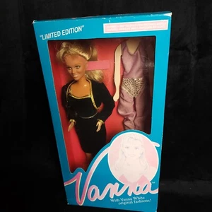 Vanna White Doll LIMITED EDITION Celebrity Collectible Vinyl Doll  - Bild 1 von 8