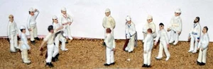 Cricket Game 15 stumps bats F35p PAINTED OO Scale Langley Models People Figures - Foto 1 di 3
