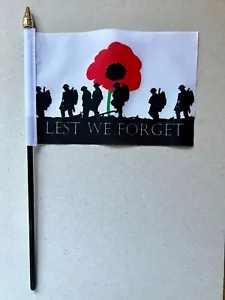 PARA QUE NO OLVIDEMOS PEQUEÑA BANDERA ONDEANDO A MANO 6""X4"" banderas EJÉRCITO BRITÁNICO - Imagen 1 de 1