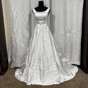Elegant A-line Wedding Dress Sleeveless with Sweep Train size Large 10 - Picture 1 of 19