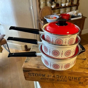 Juego De Colección 3 Cacerolas con Tapa Esmalte Graduado - Patrón Rojo y Tapa Kitchenalia - Imagen 1 de 9