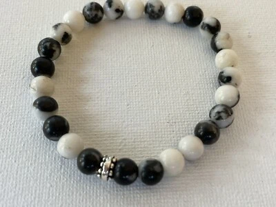 Brazalete elástico natural con cuentas de jaspe blanco y negro con cuentas de acento plateado Foto 1 de 4