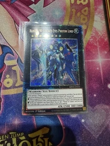 Number 90: Galaxy-Eyes Photon Lord - MP25-EN033 - Starlight Rare - NM - Bild 1 von 1