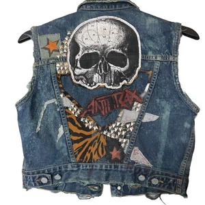 Jeansjacke PunkRock RATT Anthrax Distressed M/L Custom Upcycled Nieten Totenkopf - Bild 1 von 17