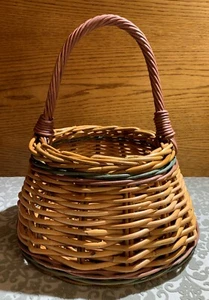 WICKER EGG BASKET. Made of natural and dyed willow, tapered with a handle - Picture 1 of 9